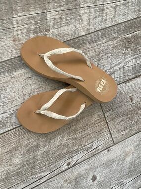 REEF Ginger in Cream/Tan